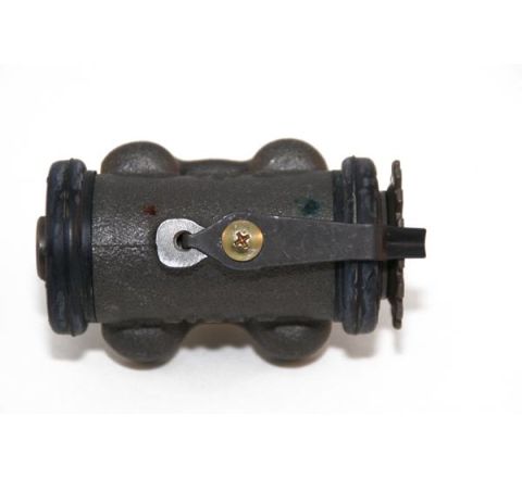 REAR OF FRONT WHEEL CYLINDER R/H